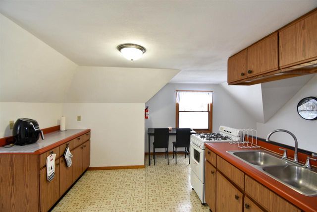 409 W PARKER STREET, Weyauwega, WI 54983