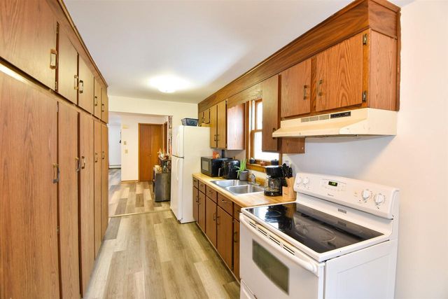 409 W PARKER STREET, Weyauwega, WI 54983