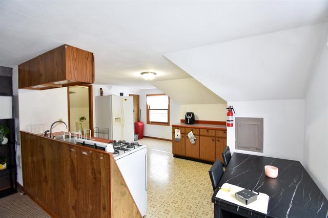 409 W PARKER STREET, Weyauwega, WI 54983