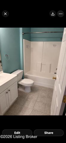 7801 Alfred Schlatter Dr 6, Louisville, KY 40214