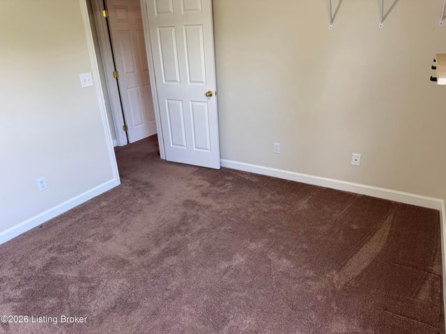 7801 Alfred Schlatter Dr 6, Louisville, KY 40214