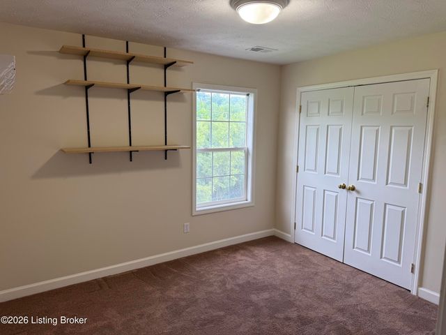 7801 Alfred Schlatter Dr 6, Louisville, KY 40214