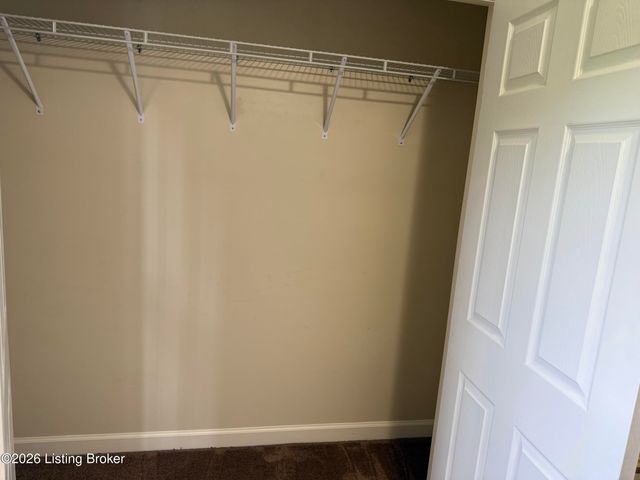 7801 Alfred Schlatter Dr 6, Louisville, KY 40214