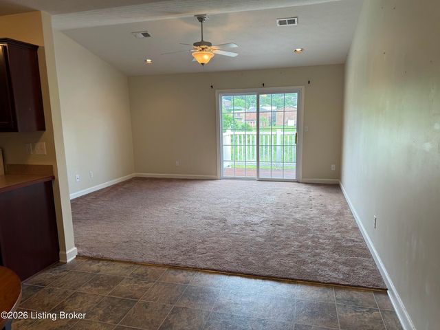 7801 Alfred Schlatter Dr 6, Louisville, KY 40214