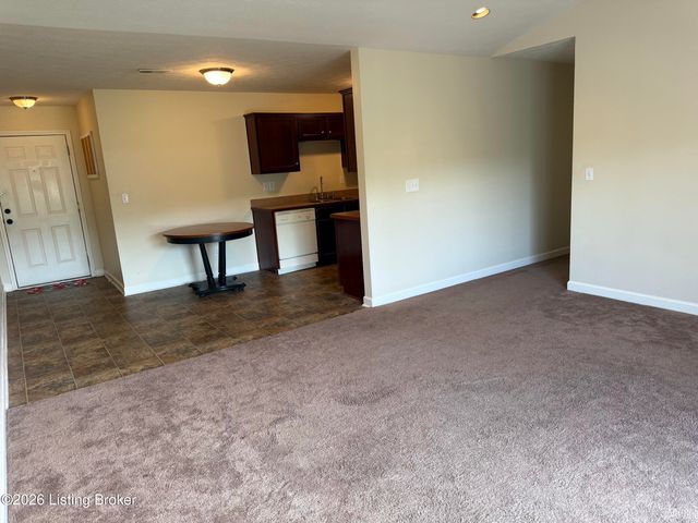 7801 Alfred Schlatter Dr 6, Louisville, KY 40214