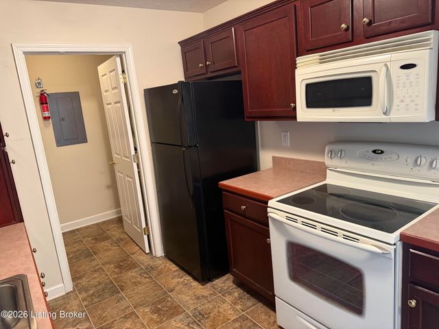7801 Alfred Schlatter Dr 6, Louisville, KY 40214
