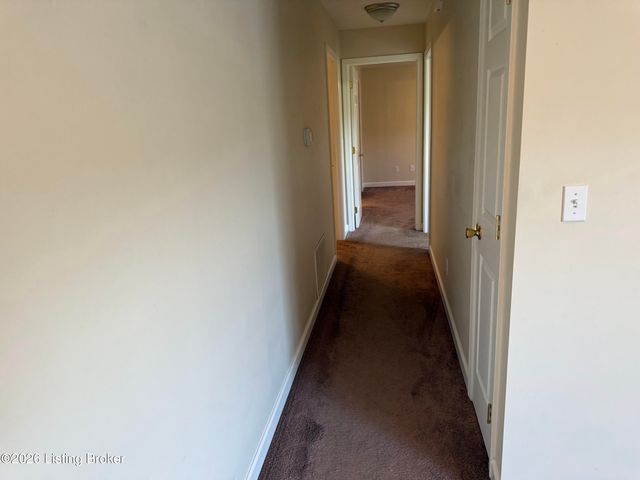 7801 Alfred Schlatter Dr 6, Louisville, KY 40214