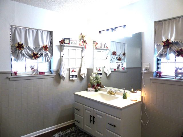 802 S China, Brady, TX 76825