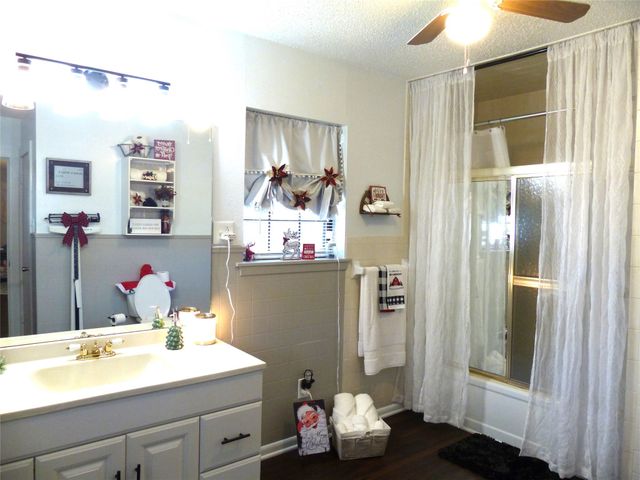 802 S China, Brady, TX 76825