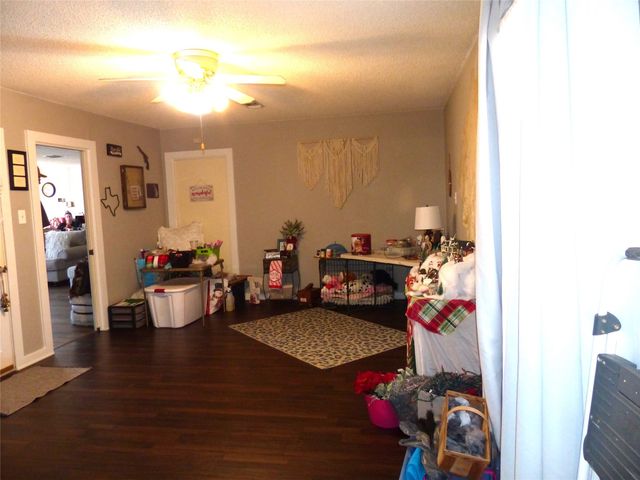 802 S China, Brady, TX 76825