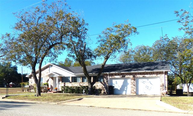 802 S China, Brady, TX 76825