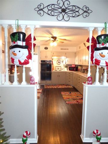 802 S China, Brady, TX 76825