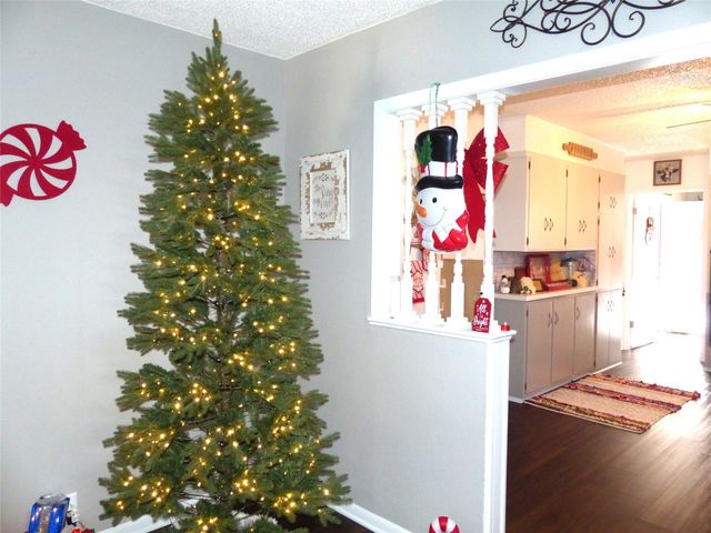 802 S China, Brady, TX 76825