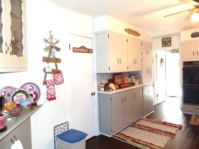 802 S China, Brady, TX 76825