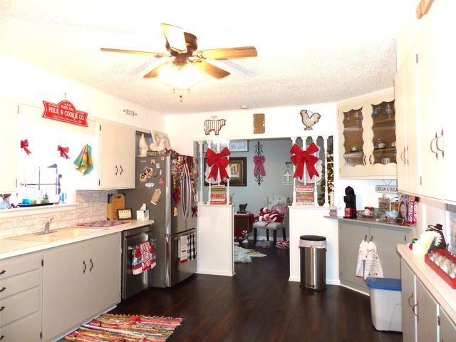 802 S China, Brady, TX 76825