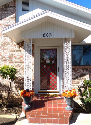 802 S China, Brady, TX 76825