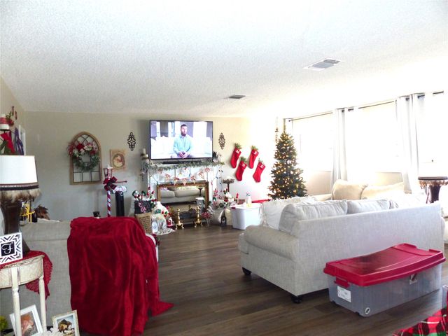 802 S China, Brady, TX 76825