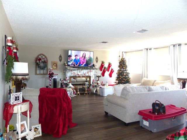 802 S China, Brady, TX 76825