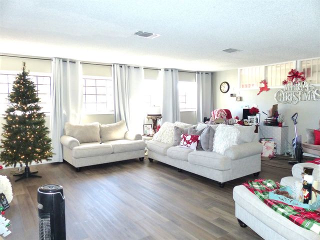 802 S China, Brady, TX 76825