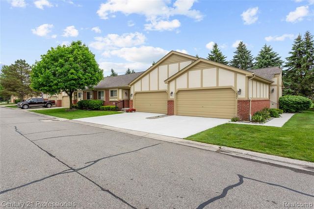 18344 Greenmeadow Drive, Clinton Township, MI 48038