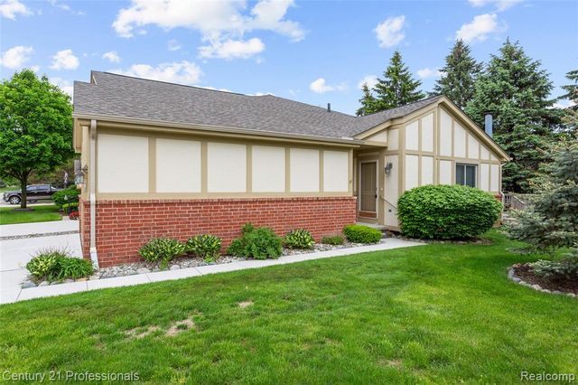 18344 Greenmeadow Drive, Clinton Township, MI 48038