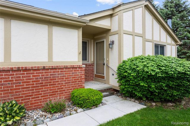 18344 Greenmeadow Drive, Clinton Township, MI 48038