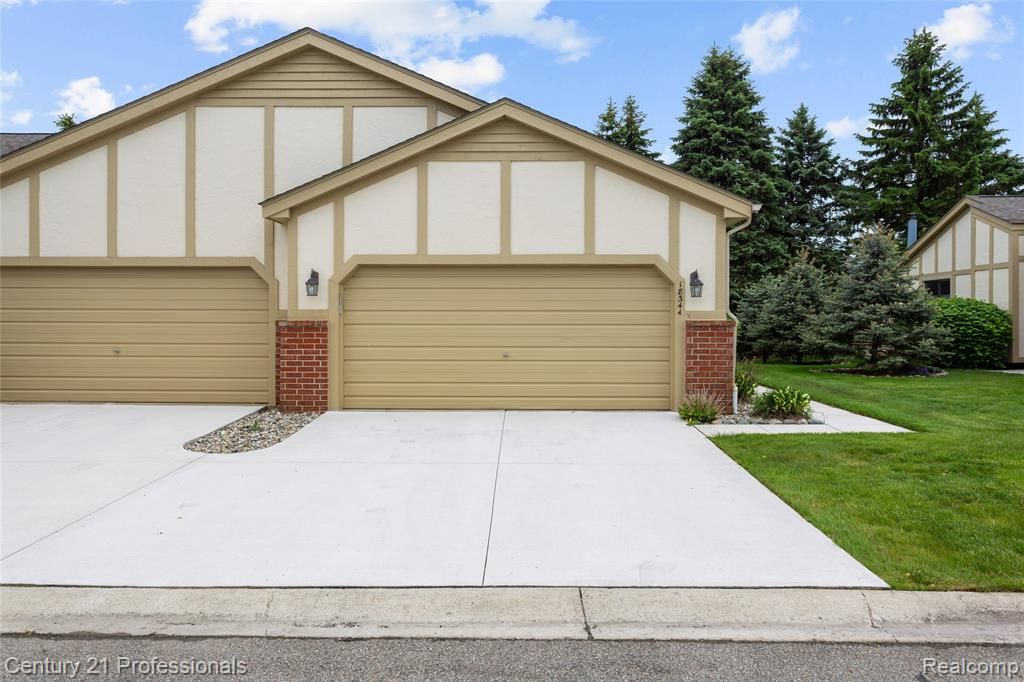 18344 Greenmeadow Drive, Clinton Township, MI 48038
