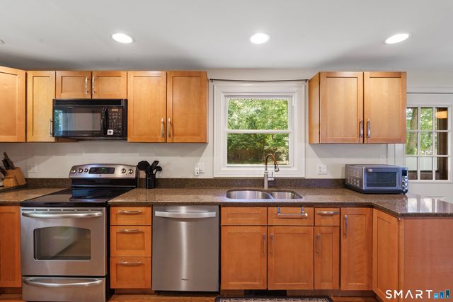 22 Margo Circle, North Haven, CT 06473
