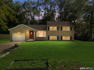22 Margo Circle, North Haven, CT 06473
