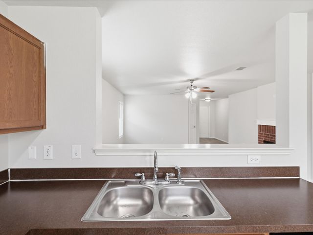 904 Grant Street, Burleson, TX 76028