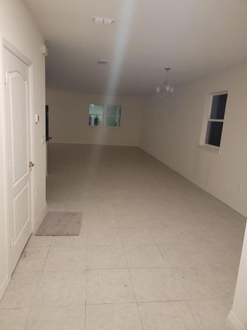 5874 NW Hann Drive, Port St. Lucie, FL 34986