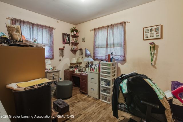 5902 Hilliard Road, Lansing, MI 48911