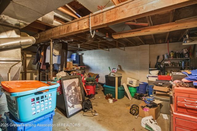 5902 Hilliard Road, Lansing, MI 48911