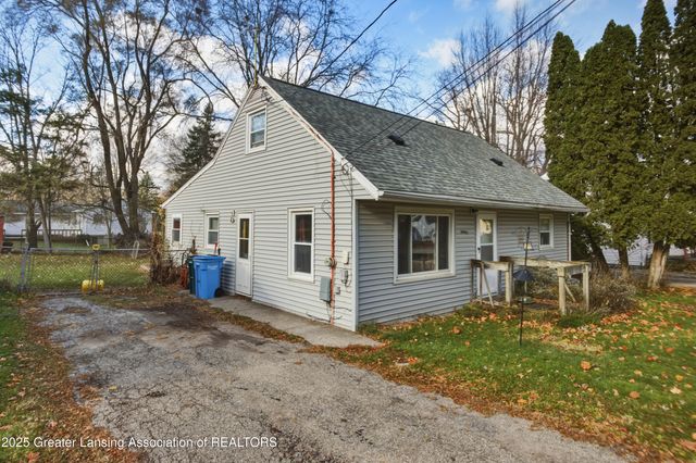 5902 Hilliard Road, Lansing, MI 48911