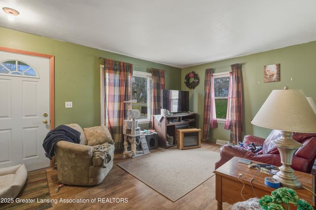 5902 Hilliard Road, Lansing, MI 48911