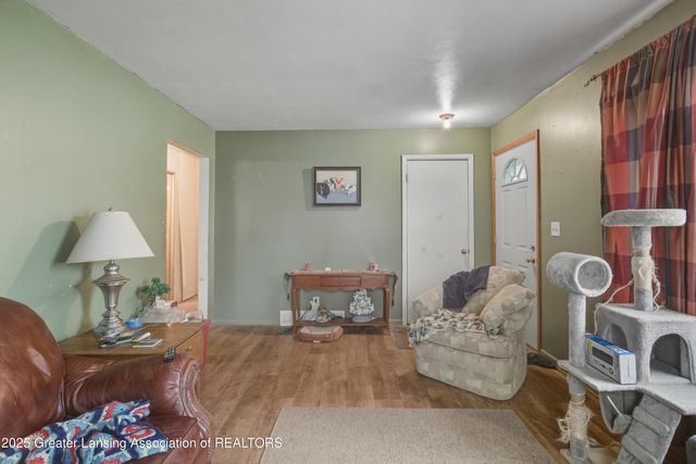 5902 Hilliard Road, Lansing, MI 48911