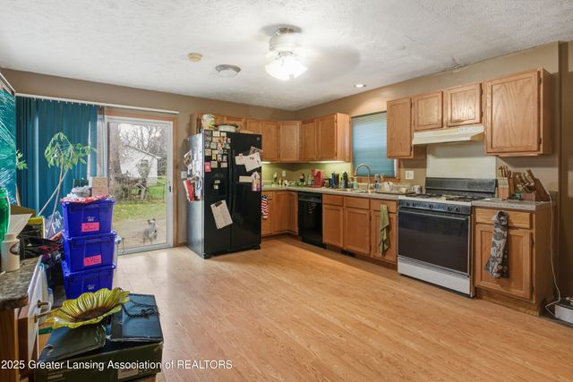 5902 Hilliard Road, Lansing, MI 48911