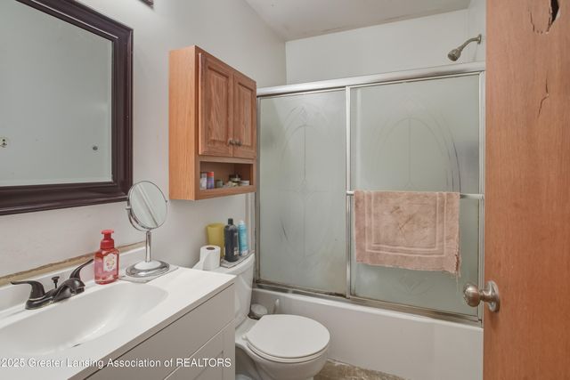 5902 Hilliard Road, Lansing, MI 48911