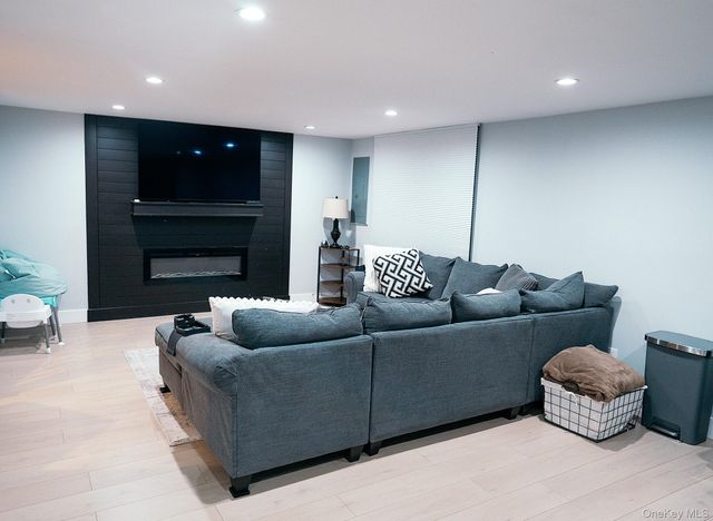 19 Rose Lane, Wappingers Falls, NY 12590