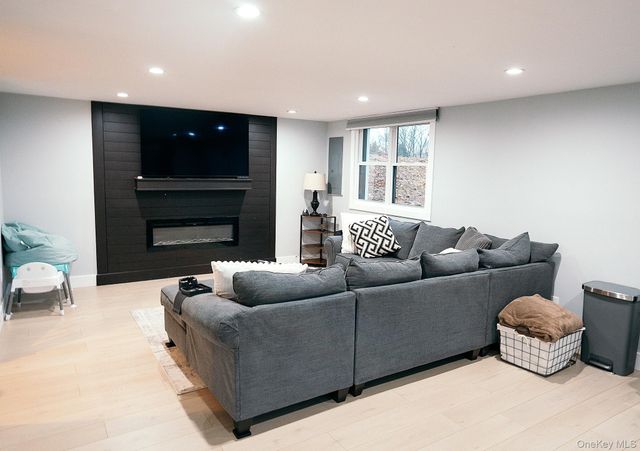 19 Rose Lane, Wappingers Falls, NY 12590