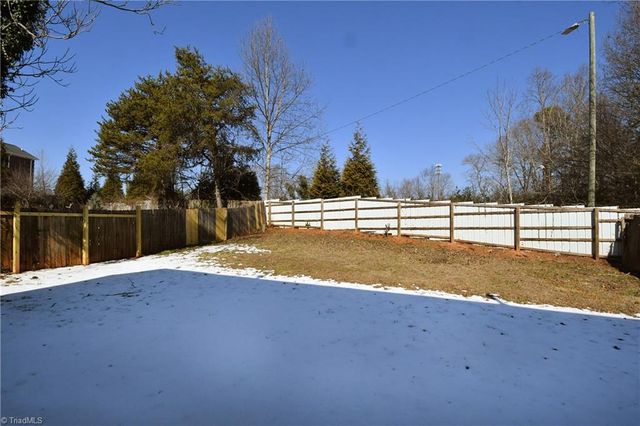 709 Pilgrim Ford Court, Clemmons, NC 27012