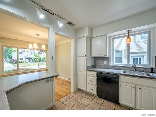 505 S Minerva Avenue, Royal Oak, MI 48067