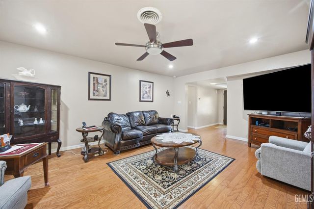 202 E Warren Street, Taft, CA 93268