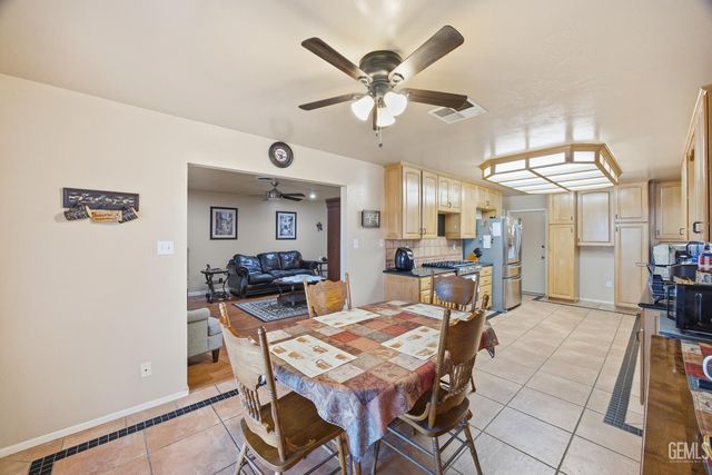 202 E Warren Street, Taft, CA 93268