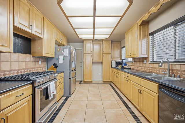 202 E Warren Street, Taft, CA 93268