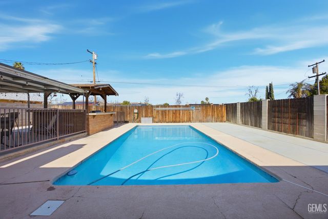 202 E Warren Street, Taft, CA 93268