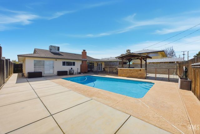 202 E Warren Street, Taft, CA 93268