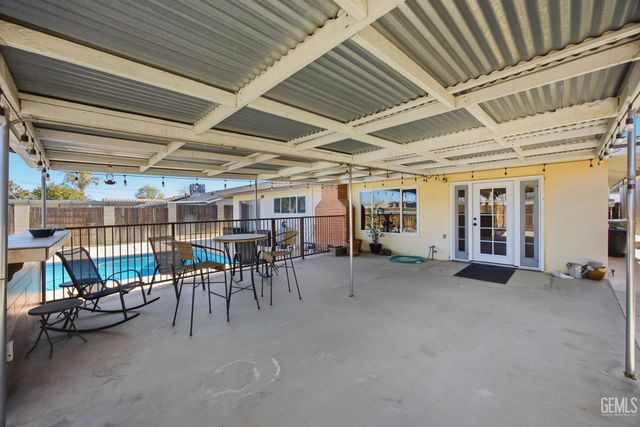 202 E Warren Street, Taft, CA 93268