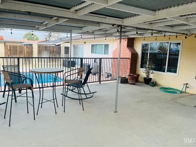 202 E Warren Street, Taft, CA 93268