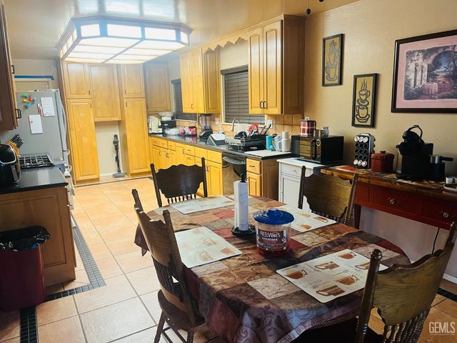 202 E Warren Street, Taft, CA 93268